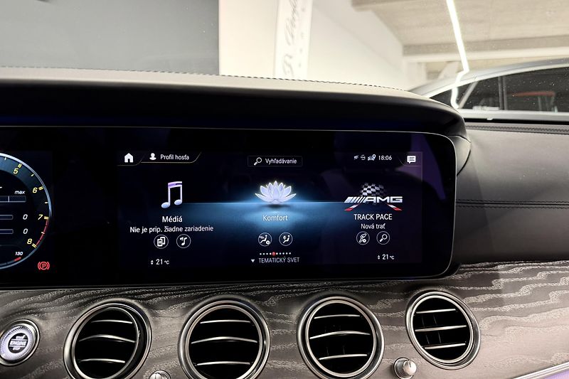 Mercedes-Benz Třídy E (2021) E 63s AMG 4Matic+ V8 Biturbo - fotka 74 z 124