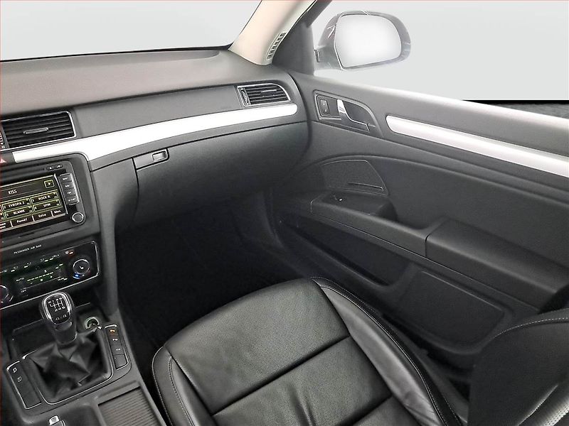 Škoda Superb (2012) 2.0 TDI, 4X4, Navi, Xenony - fotka 8 z 22