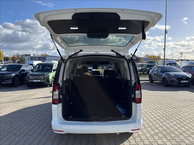 Ford Tourneo Connect 2,0 EcoBlue 90kW Titanium L2 - fotka 9 z 50
