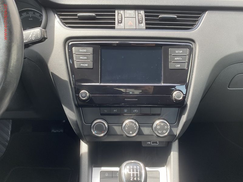Škoda Octavia (2019) 1.5 TSi, ČR, Active, park. - fotka 12 z 17