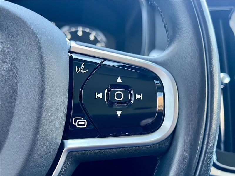 Volvo V90 2,0 T4 Drive-E R-Design Auto - fotka 28 z 48