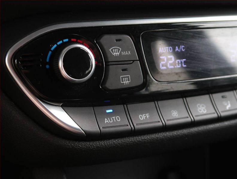 Hyundai i30 (2021) Smart 1.5 T-GDI MHEV, ČR,1.maj - fotka 17 z 20