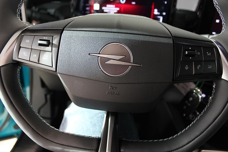 Opel Mokka Edition Hybrid 1.2 TURBO 107kW - fotka 8 z 13