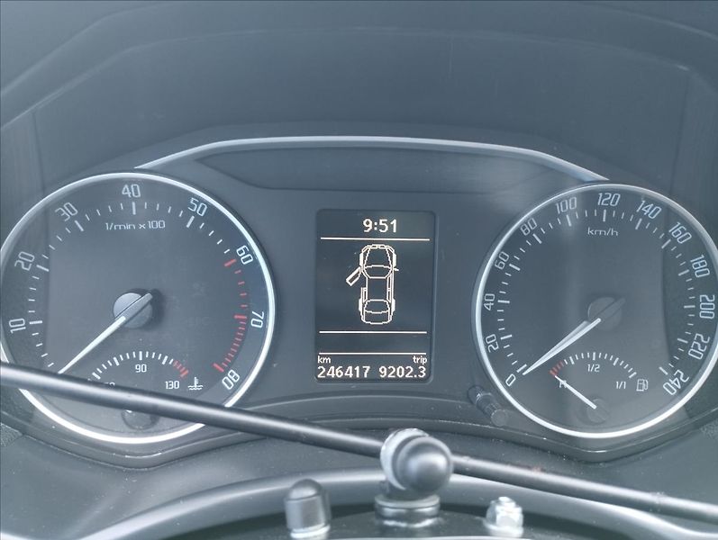 Škoda Octavia 1,6 MPi 75KW DSG - fotka 11 z 18