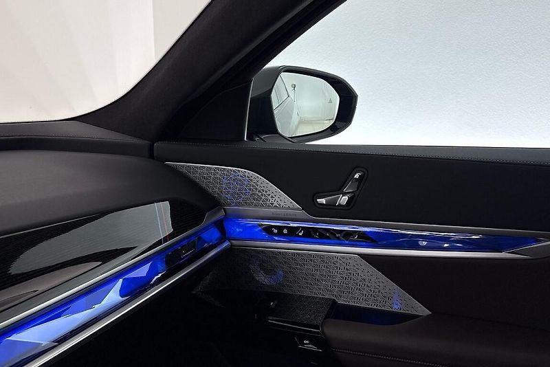 BMW i7 xDrive60 - fotka 21 z 28