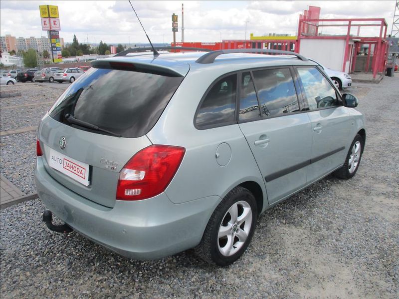 Škoda Fabia 1,4 i 16v, klima,servis,tažné, - fotka 5 z 35
