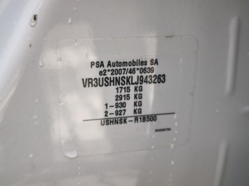 Peugeot 2008 2020 ČR GT Line 1.2 PT 96kW  - fotka 39 z 40