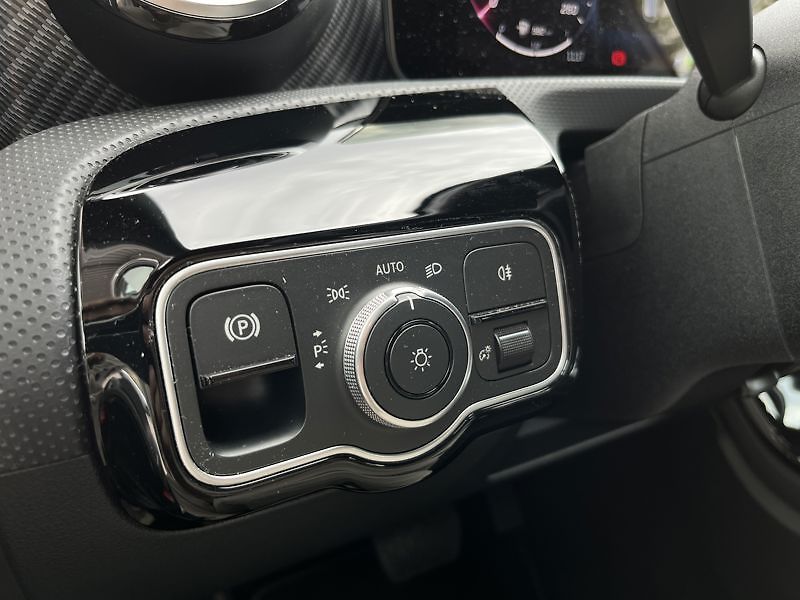 Mercedes-Benz Třídy A A-Třída 180 Progressive Editio - fotka 12 z 20