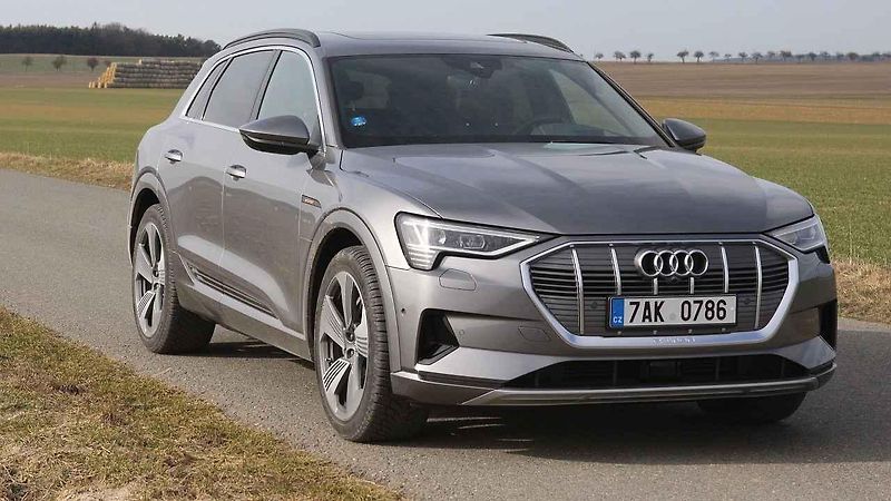 Audi e-tron má pohon přední i zadní nápravy