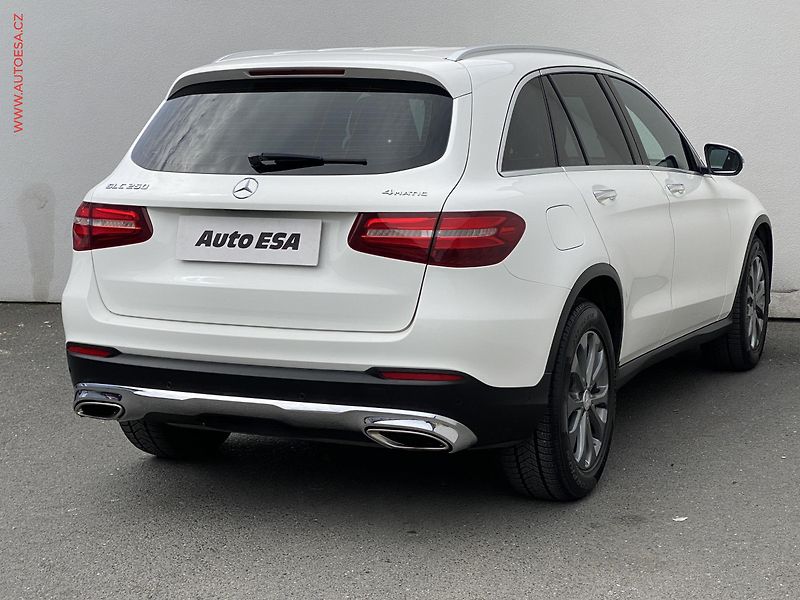 Mercedes-Benz GLC (2016) 2.0T 250 4Matic, ČR, AT, LED - fotka 4 z 19