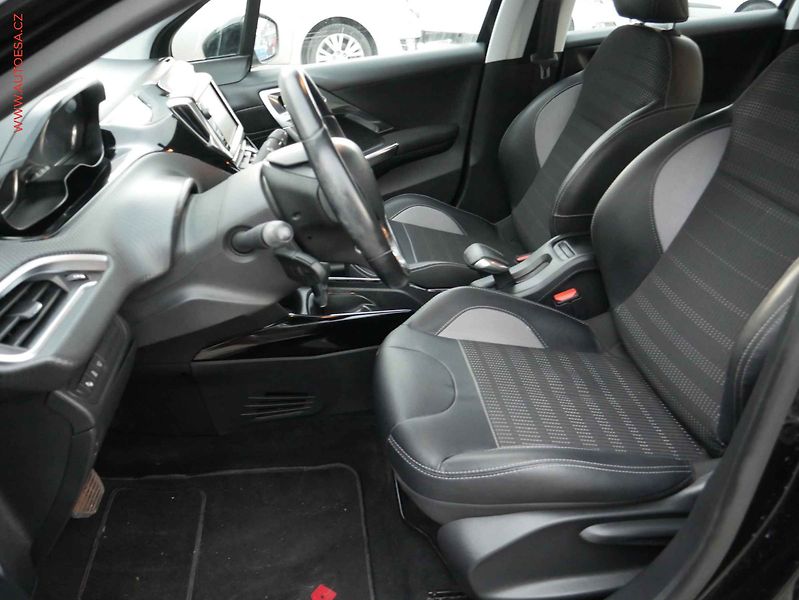 Peugeot 2008 (2016) 1.2 PT, AT, autoAC - fotka 9 z 19