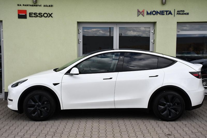 Tesla Model Y LONG RANGE DUAL REZERVACE - fotka 11 z 38