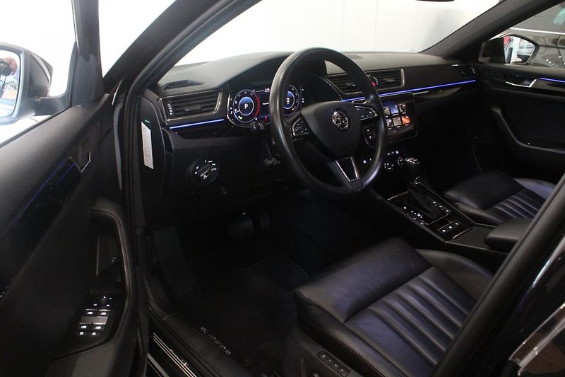 Škoda Superb (2019) 2.0TDI DSG L&K 4x4 Display - fotka 15 z 45