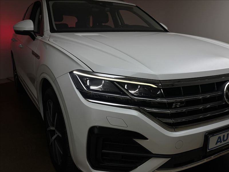 Volkswagen Touareg 3,0 R-LINE VZDUCH NV MATRIX ČR - fotka 42 z 48