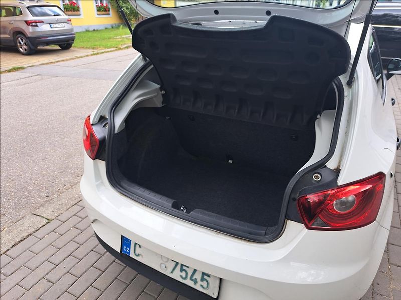 Seat Ibiza 1,2 i - fotka 32 z 41