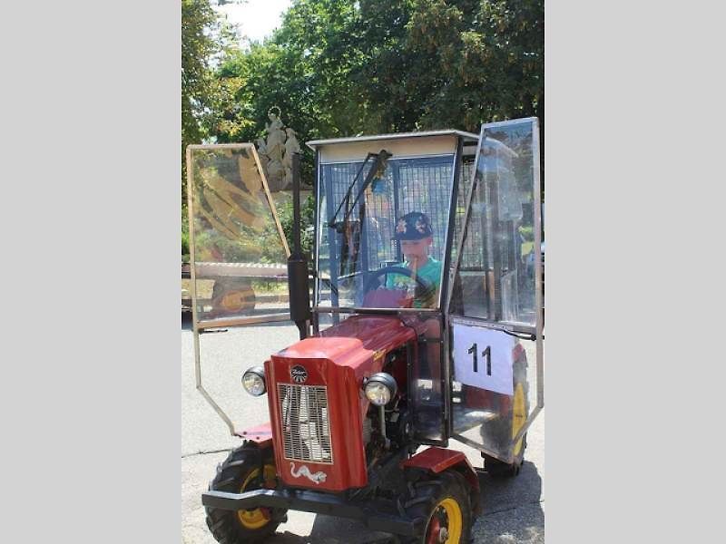 Podivínský mazec nabídl svůj třináct ročník. Jedinečná traktoriáda na Břeclavsku lákala poslední červencovou sobotu na spanilou jízdu, závody i přehlídku několika veteránů.
