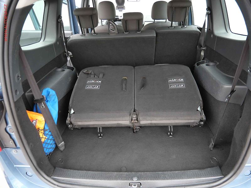 Dacia Lodgy (2014) 1.2 i, ČR, AC, TZ, park.asist - fotka 20 z 21