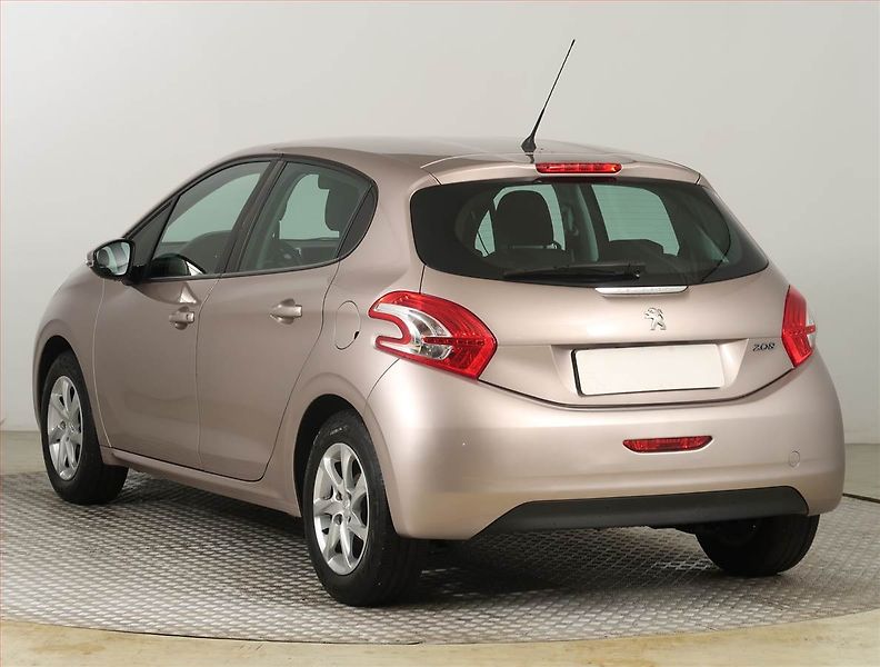 Peugeot 208 (2014) 1.2 PureTech, ČR,1.maj - fotka 4 z 19