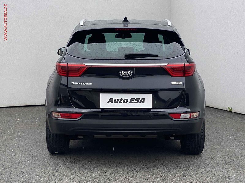 Kia Sportage (2017) 1.6 GDi, Navi, kamera, + kola - fotka 5 z 18