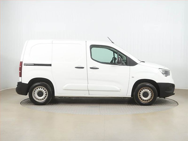 Opel Combo (2019) 1.5 CDTI, ČR, DPH - fotka 6 z 15