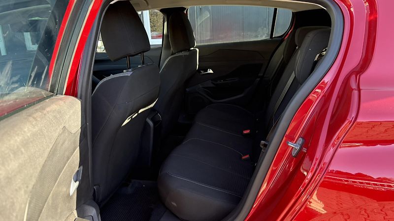 Peugeot 308 1.2 130k Active - fotka 14 z 15