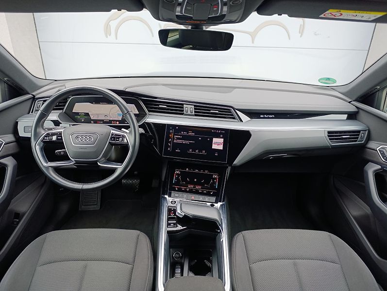 Audi e-tron 55 300kW QUATTRO S-LINE  - fotka 22 z 35