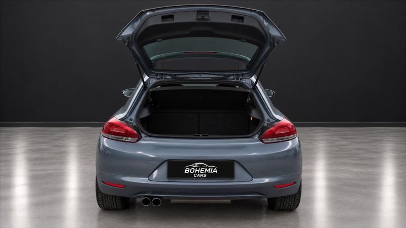 Volkswagen Scirocco 2,0 TSI 147 kW MANUÁL - fotka 9 z 10