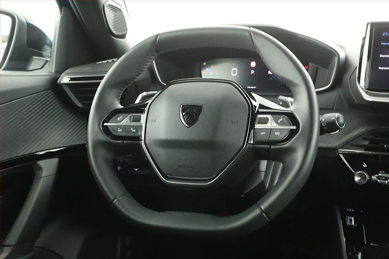 Peugeot 2008 (2024) Allure 1.2 PureTech - fotka 14 z 15