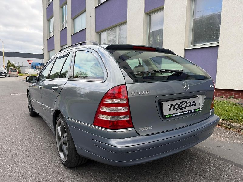 Mercedes-Benz Třídy C 320 3,0 CDi Elegance  - fotka 3 z 23