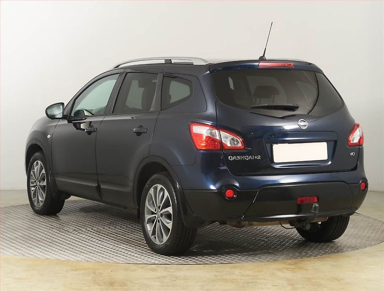 Nissan Qashqai (2012) 1.6 dCi, 4X4, 7 míst, Navi - fotka 4 z 24