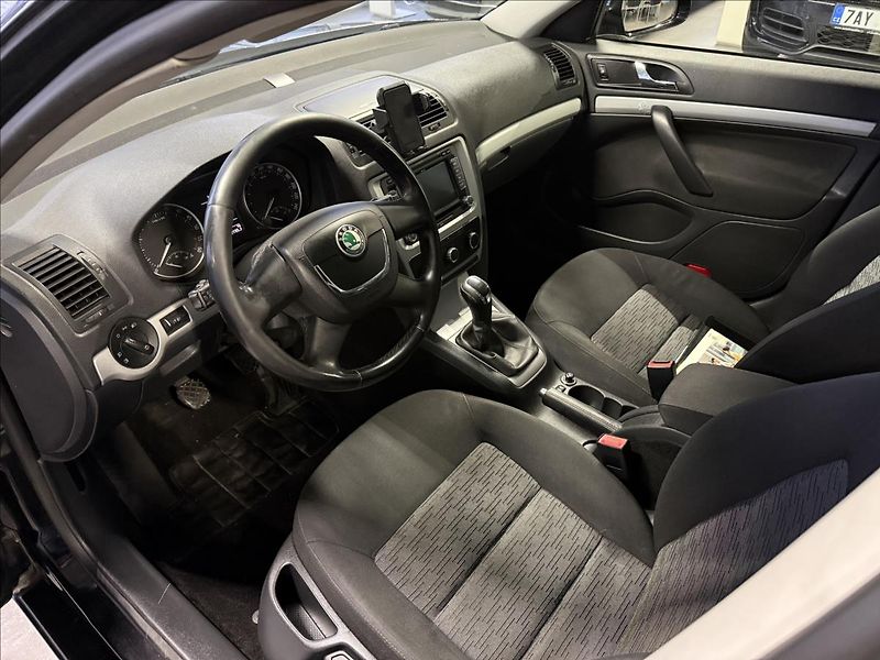 Škoda Octavia 1,6   ČR, SERVISNÍ KNÍŽKA - fotka 8 z 17