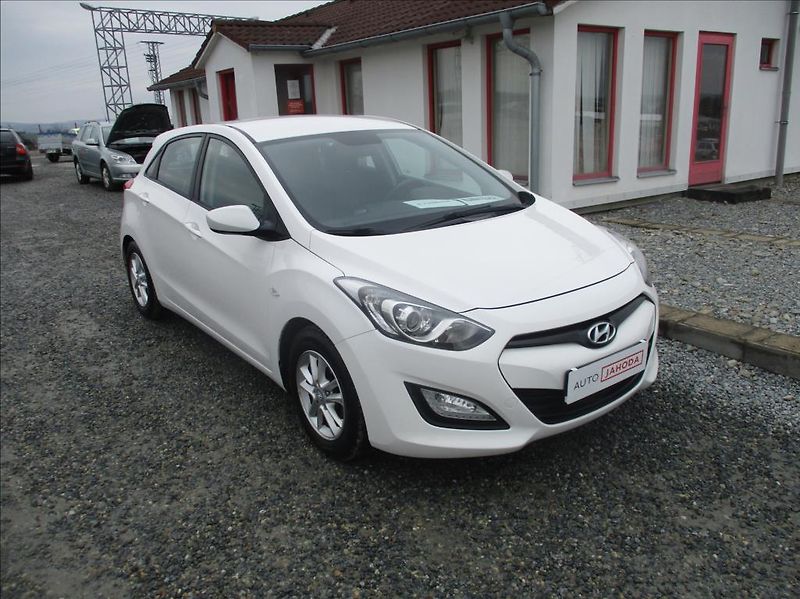 Hyundai i30 1,6 i 16v, klima,s.kn. Zamluve - fotografie inzerátu