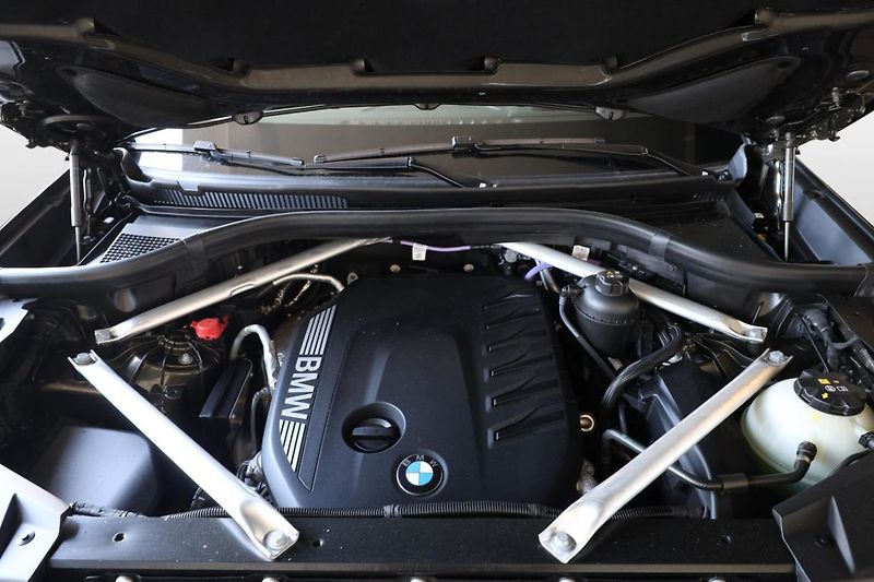 BMW X5 xDrive30d - fotka 12 z 35