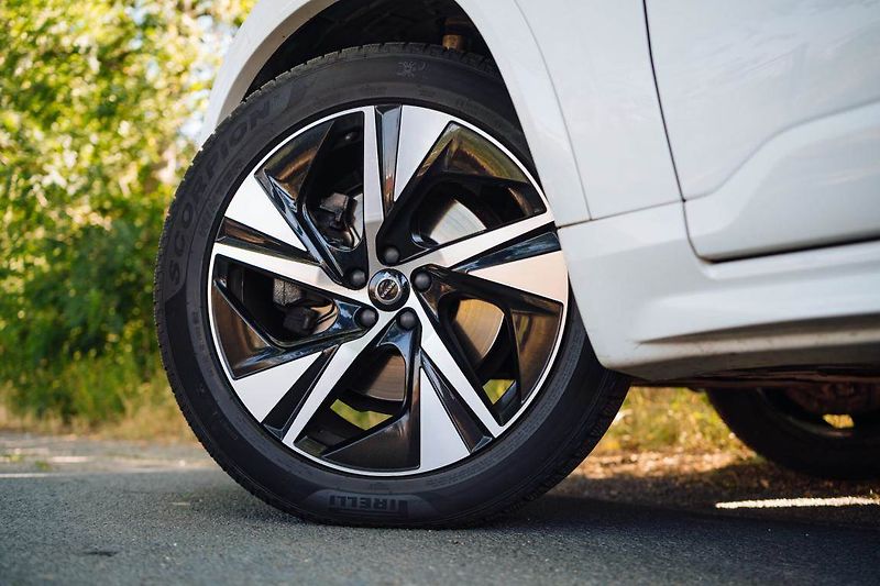 Volvo XC90 (2021) B6 AWD - fotka 11 z 31