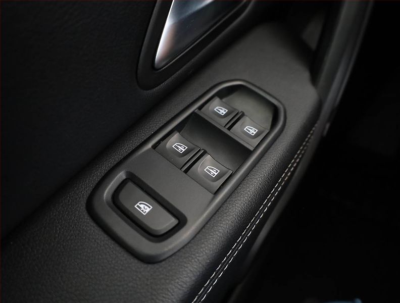 Dacia Duster (2022) 1.0 TCe, LPG, Serv.kniha, Navi - fotka 17 z 19