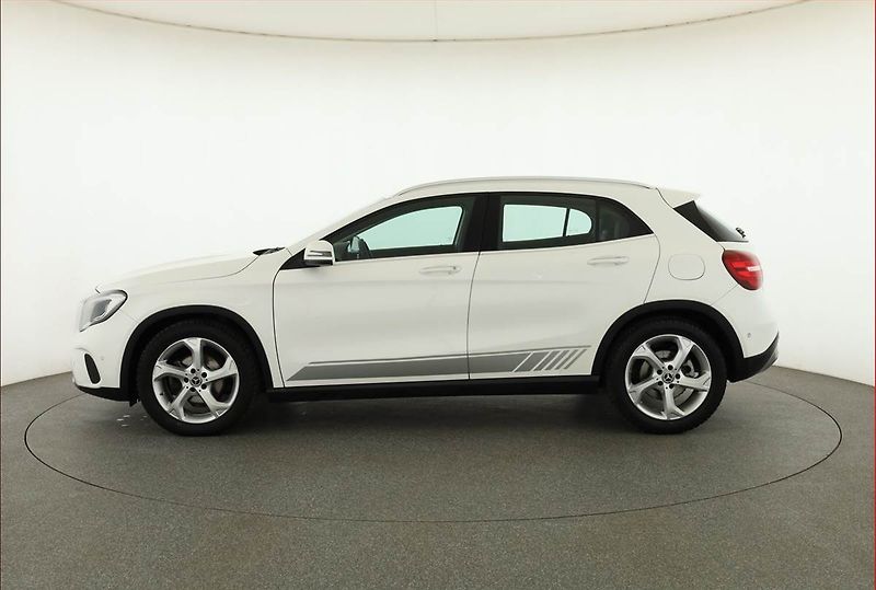 Mercedes-Benz GLA (2019) 200 d 4MATIC, 4X4 - fotka 3 z 19