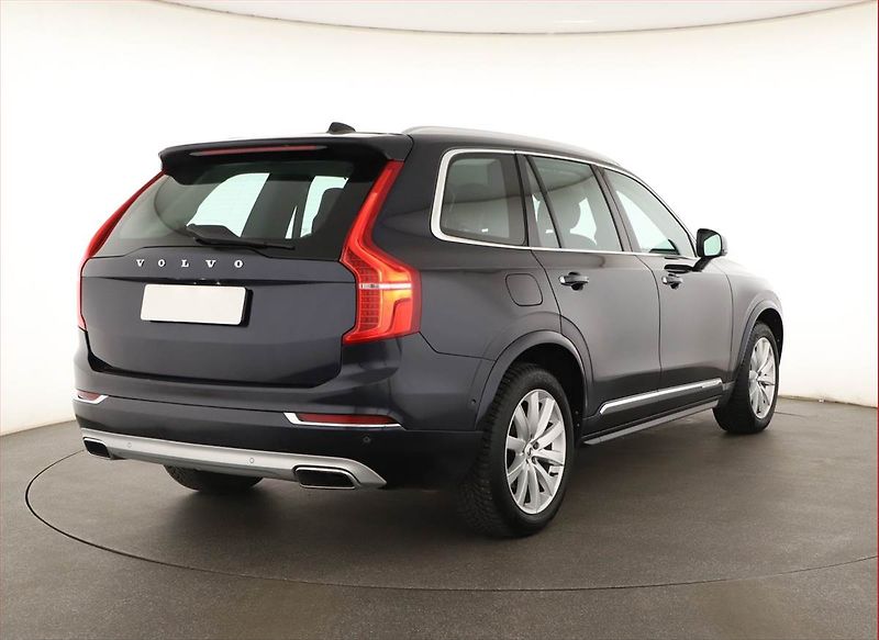 Volvo XC90 (2016) D5 AWD - fotka 5 z 19