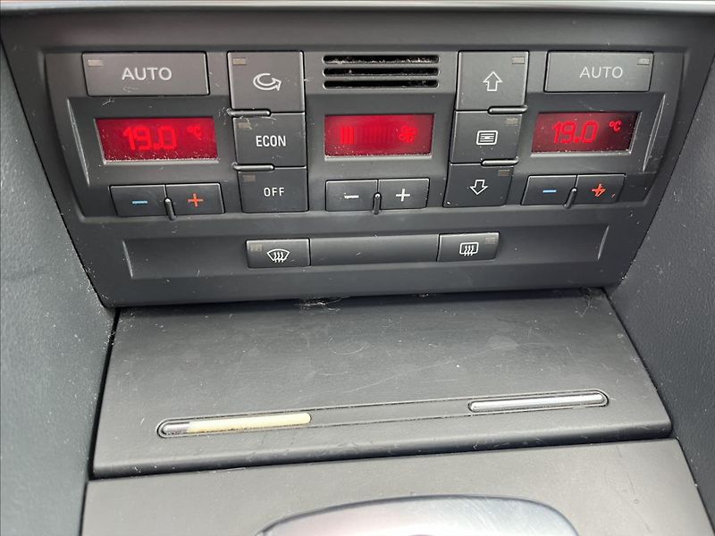 Audi A4 Avant 2,0 TDi 103 KW AUTOMAT K - fotka 17 z 36