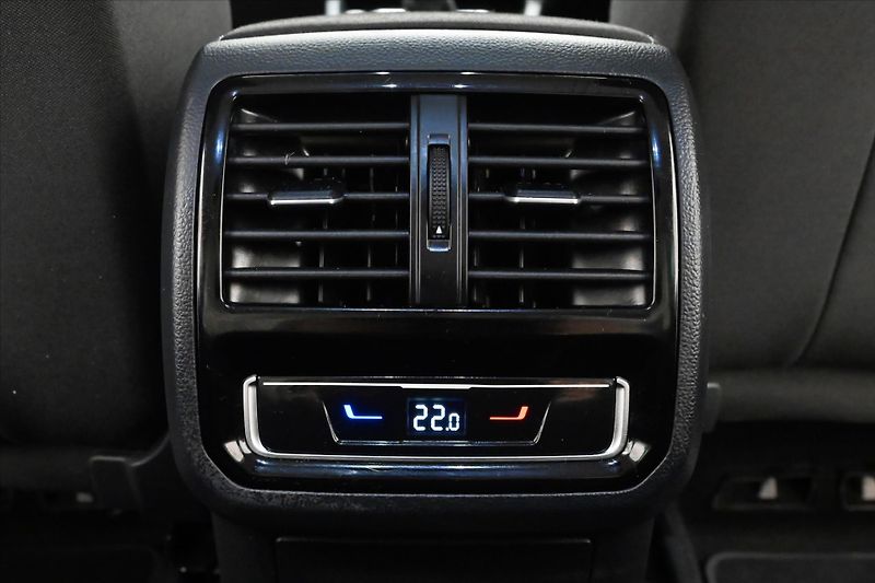 Volkswagen Passat 2,0 TDI 110kW DSG Business Zár - fotka 22 z 32