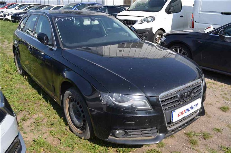 Audi A4 (2010) AVANT 2,0 TDI - fotka 3 z 24