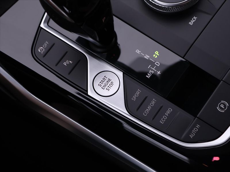 BMW Řada 3 2,0 320d 140kW XDrive Aut. DPH - fotka 21 z 31