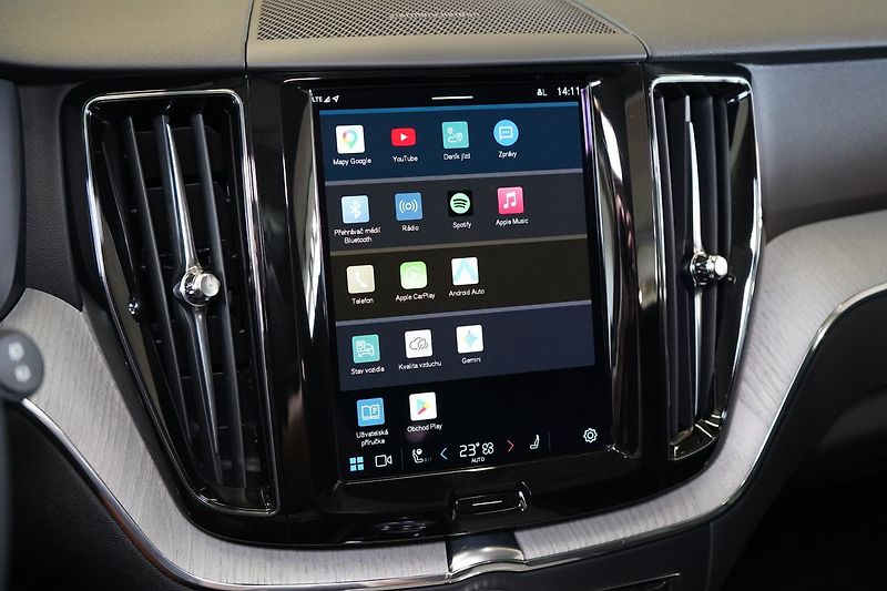 Volvo XC60 B5 AWD Plus Dark, Ventilace - fotka 28 z 46