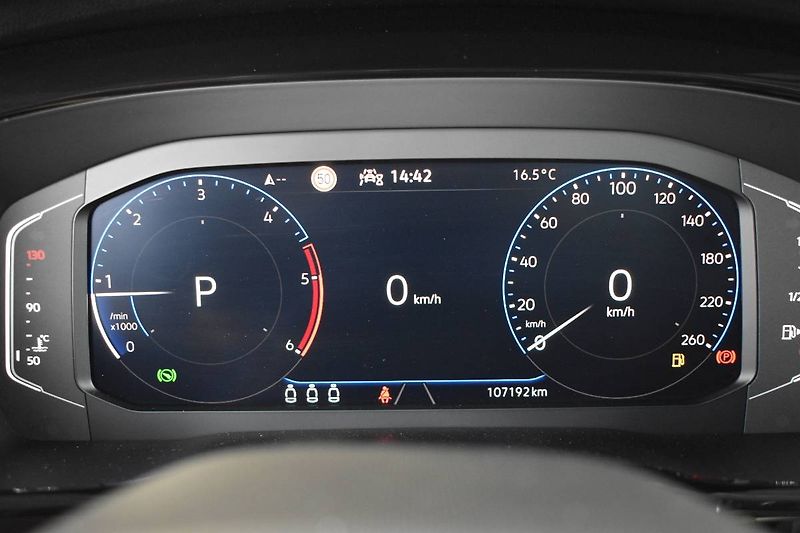 Volkswagen Touran (2023) 2.0TDI 110kW Panorama,DSG - fotka 16 z 24
