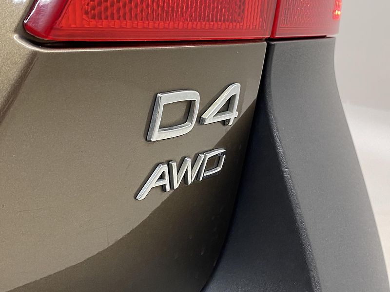 Volvo XC70 D4 AWD KINETIC AUT REZERVACE - fotka 32 z 38