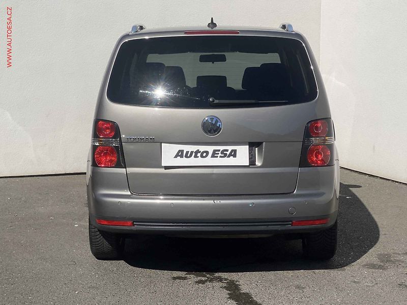 Volkswagen Touran (2010) 1.6i, Freestyle, navi - fotka 5 z 17