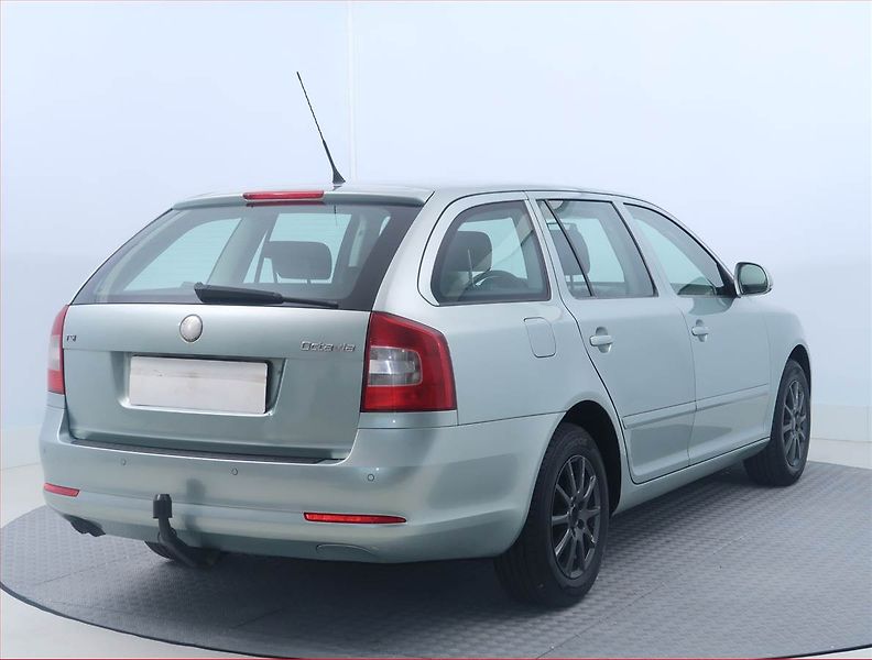 Škoda Octavia (2009) Ambiente 1.4 TSI, Tempomat - fotka 5 z 14