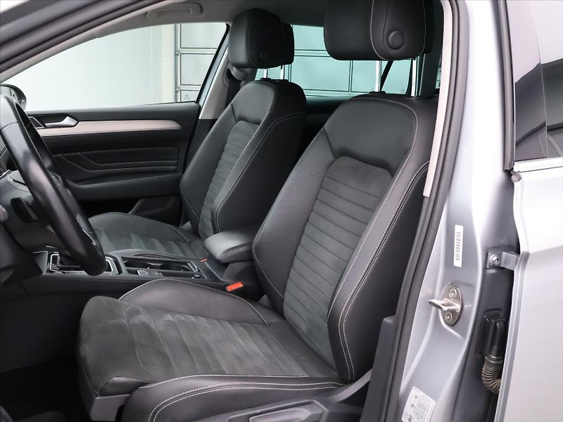 Volkswagen Passat 2,0 TDI 110kW Elegance DSG DPH - fotka 12 z 39