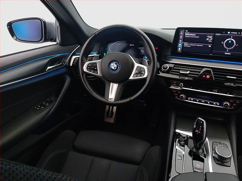 BMW Řada 5 (2021) M Sport 530e - fotka 7 z 22