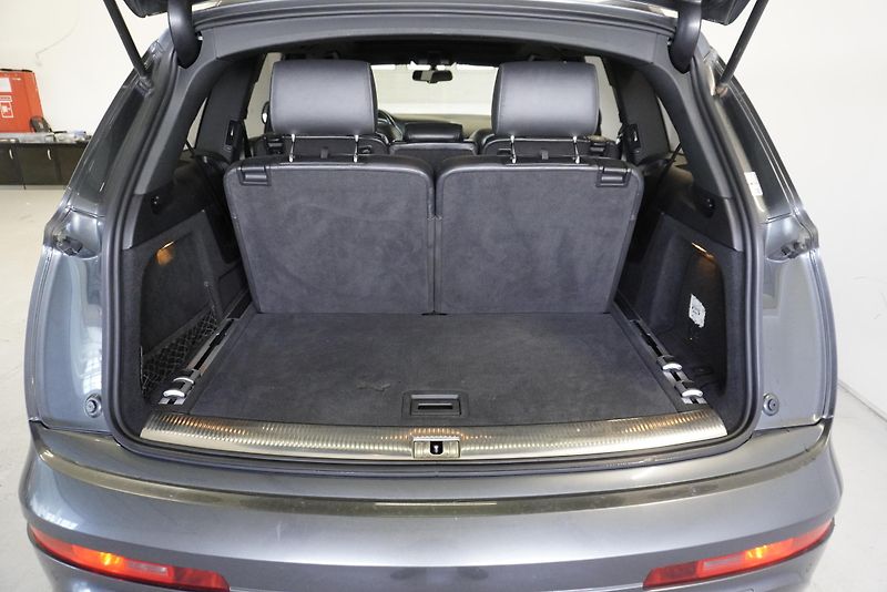 Audi Q7  4,2 TDI QUATTRO S-LINE AUT. - fotka 12 z 40