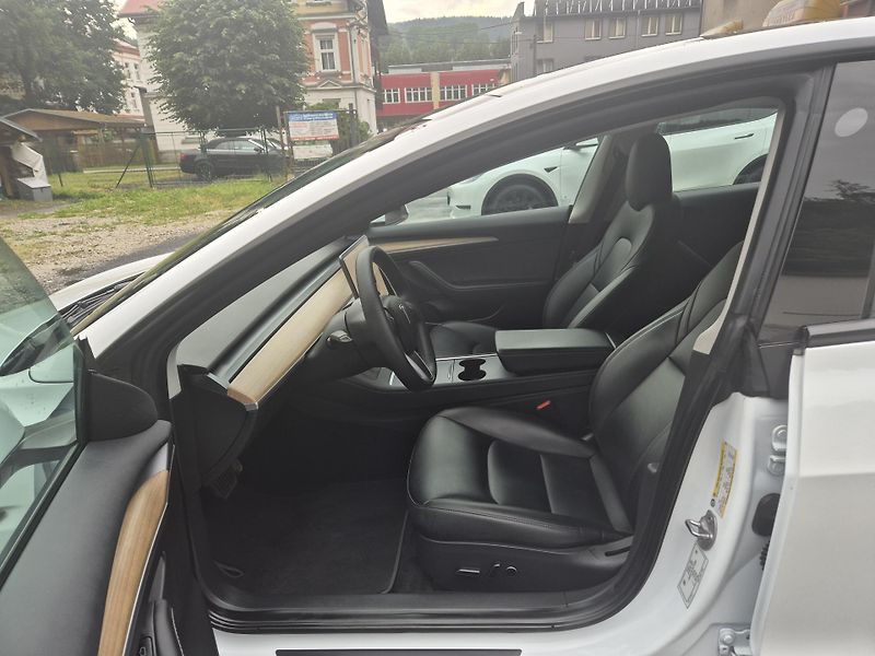 Tesla Model 3 STANDART RANGE 208kw SOH 93,6% - fotka 11 z 47